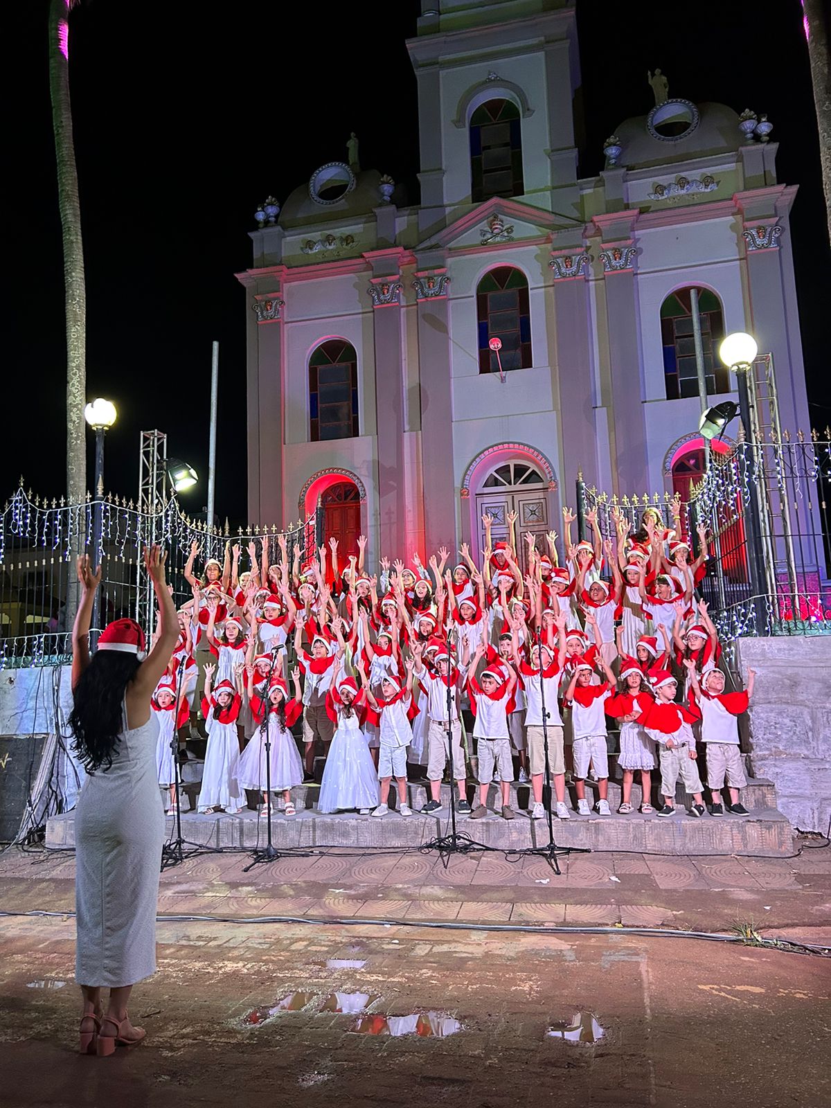 RETROSPECTIVA: PRIMEIRA CANTATA DE NATAL DAS CRIANÇAS É SUCESSO